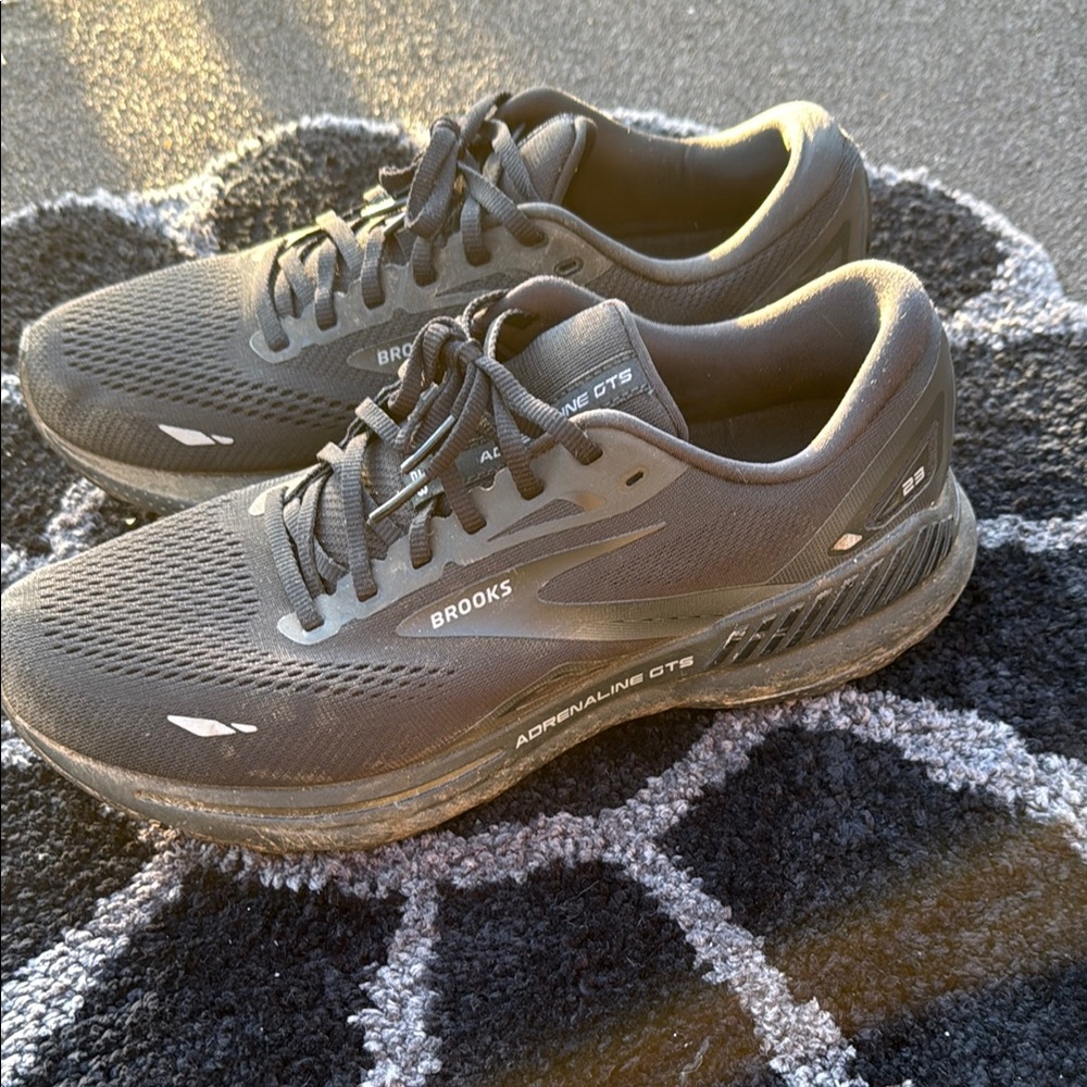 Brooks Men's Black Running Shoes